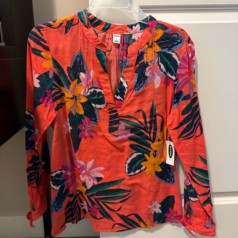 NWT Old Navy summer shirt. Size Small.